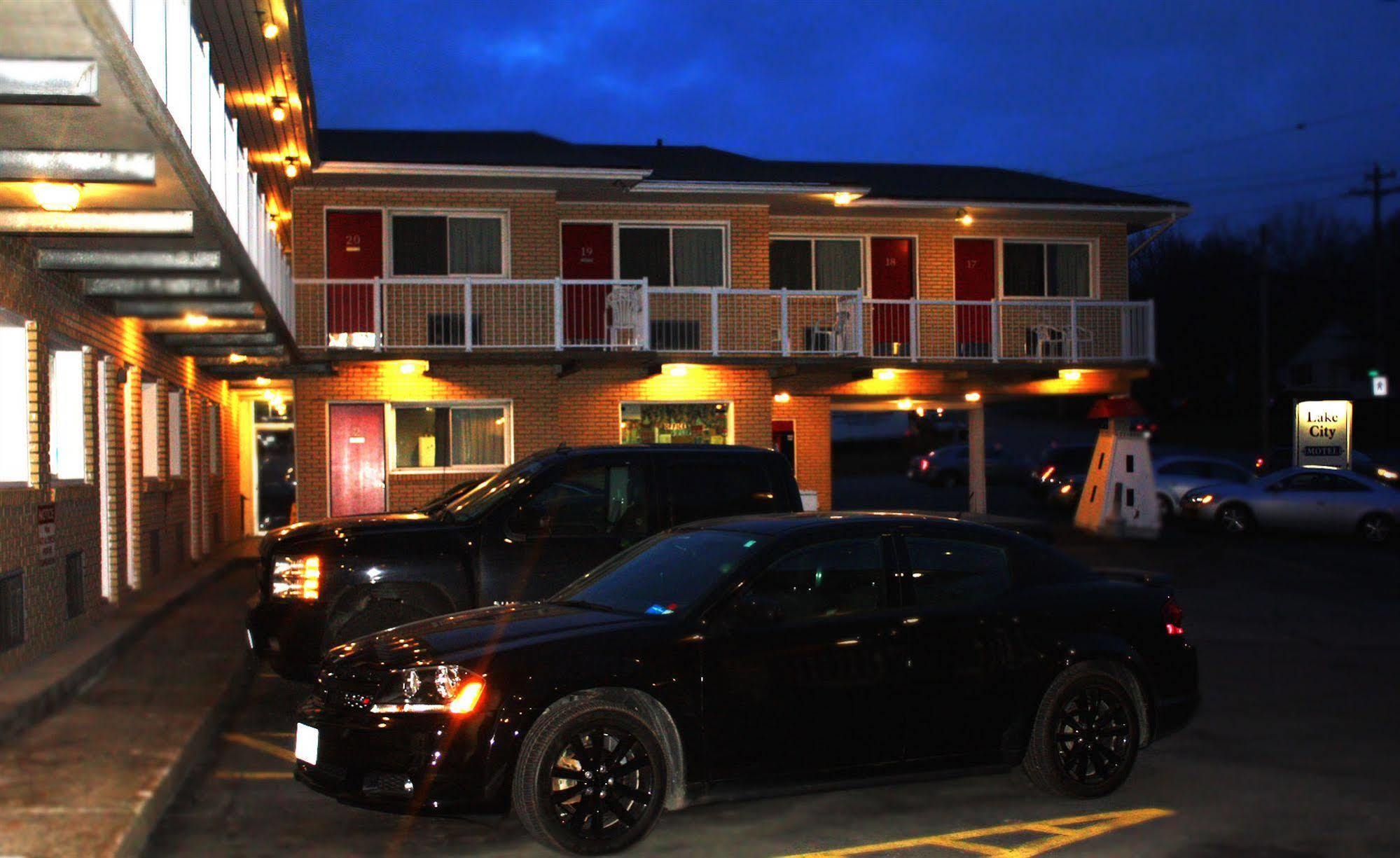 Lake City Motel Dartmouth Exterior foto