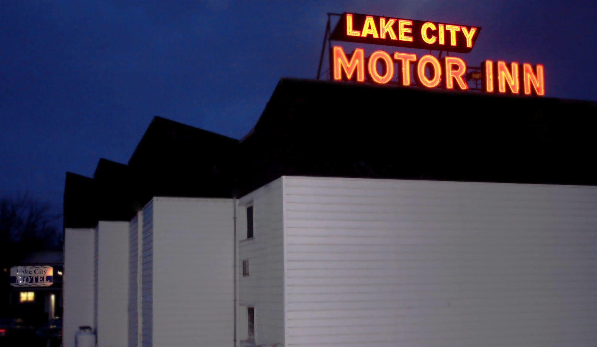 Lake City Motel Dartmouth Exterior foto